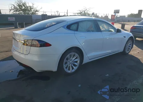 2016 Tesla Model S 60/70/75/85 z USA, uszkodzony, nr VIN 5YJSA1E11GF176094